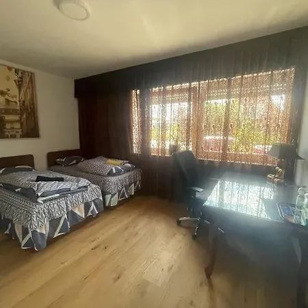 2 Mit Zwei Einzelbetten, Gemeinsame Kuche Und Bad,waschen Moglich