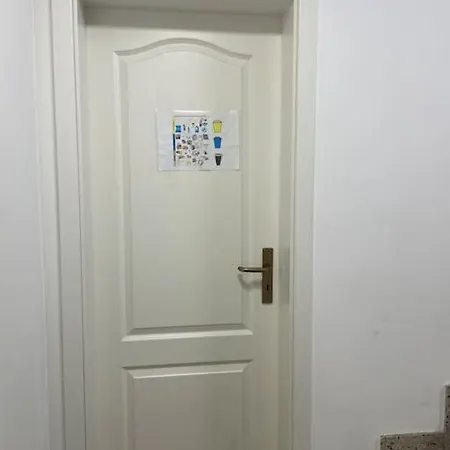 2 Mit Zwei Einzelbetten, Gemeinsame Kuche Und Bad,waschen Moglich *